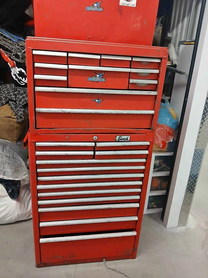 Red Beach Tool Chest and Cabinet Set