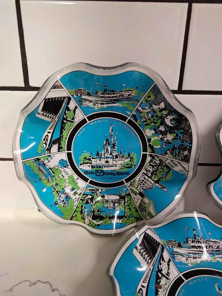 Vintage 70's Walt Disney World Magic Kingdom Souvenir Plates - photo 2