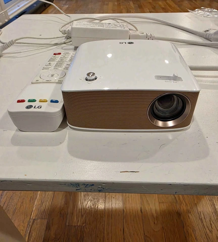 LG Portable Projector PH150G