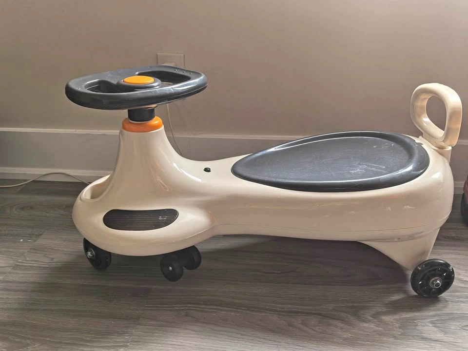 Baby/toddler wiggle car