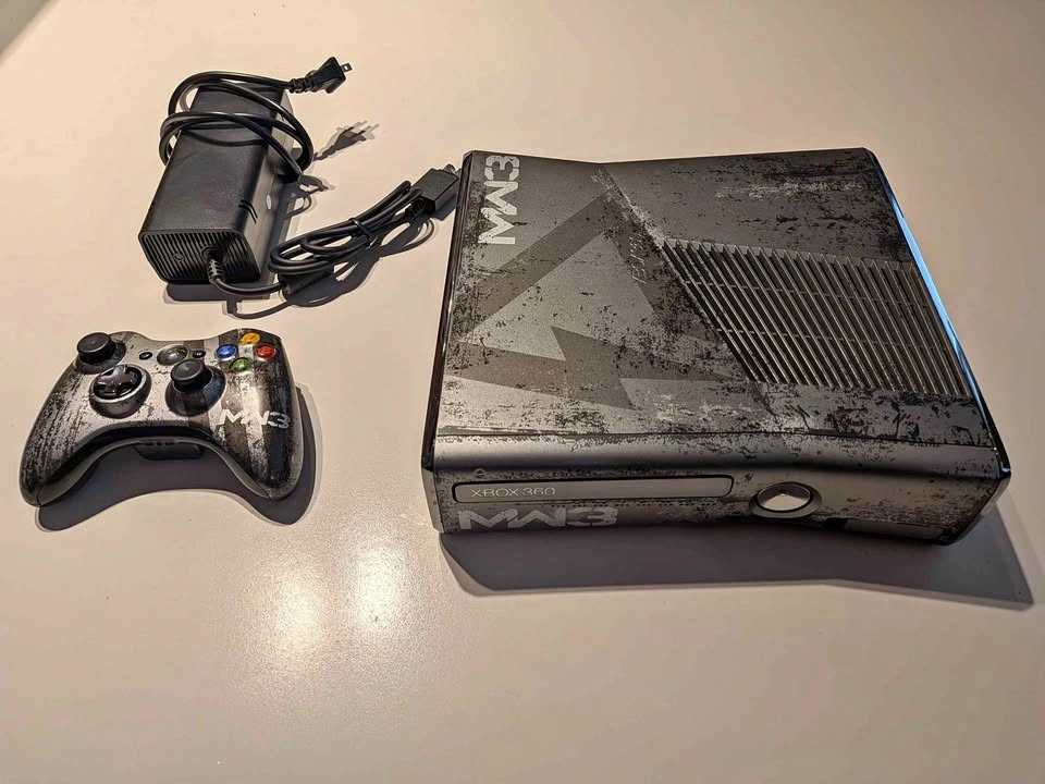 Xbox 360 S Call of Duty MW3 Limited Edition 320GB Console w/ Gam