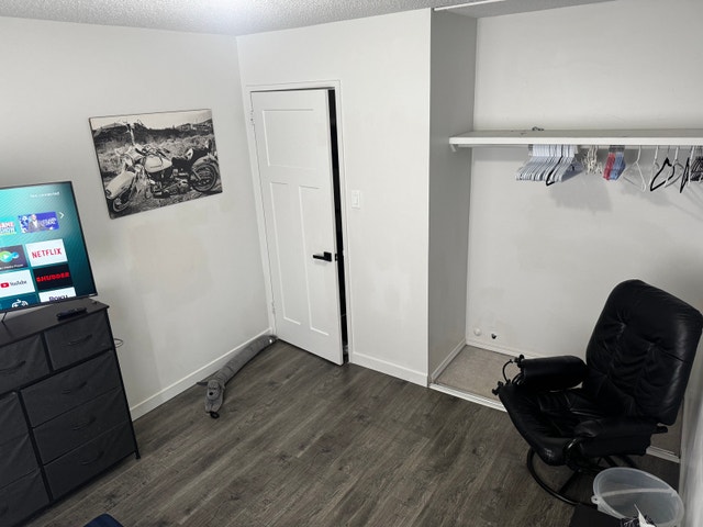 Single room shared bathroom - photo 2