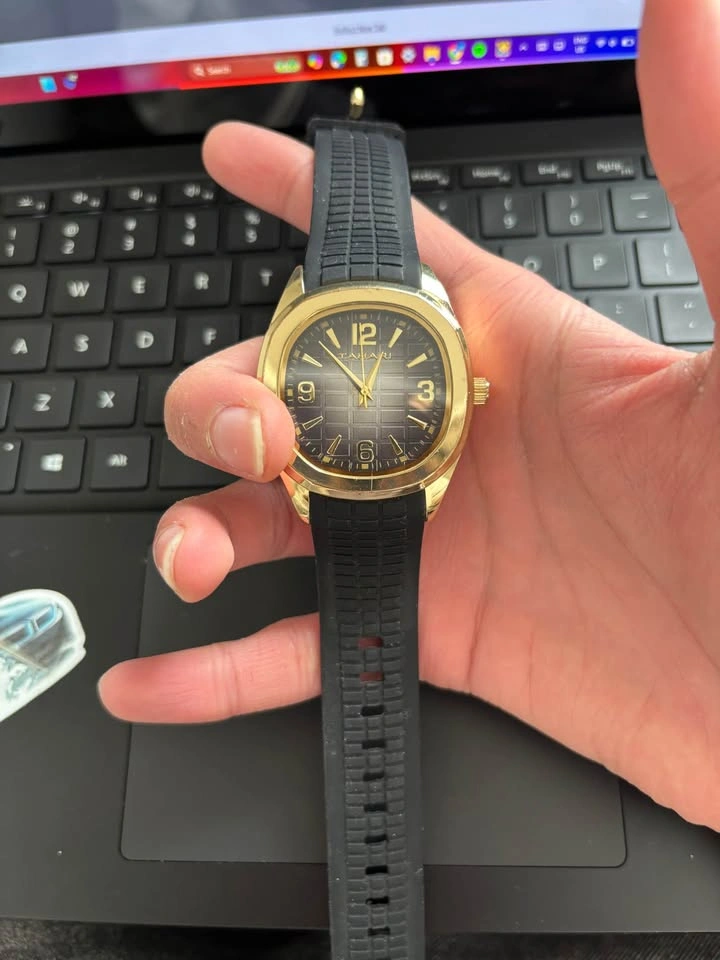 Tahari Watch ~38mm - photo 2