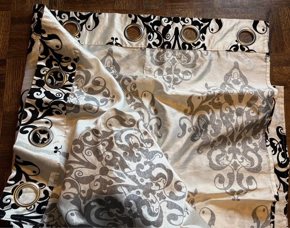 54" x 83" Curtain with Liner - photo 2