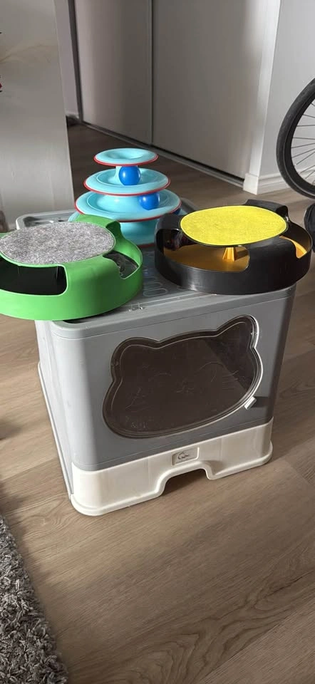 Complete Cat Care & Play Bundle – Litter Box + 3 Toys - photo 2
