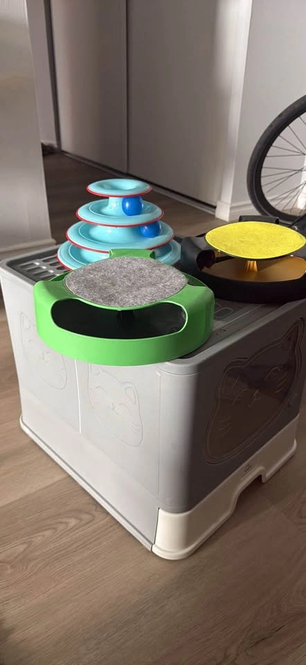 Complete Cat Care & Play Bundle – Litter Box + 3 Toys - photo 3