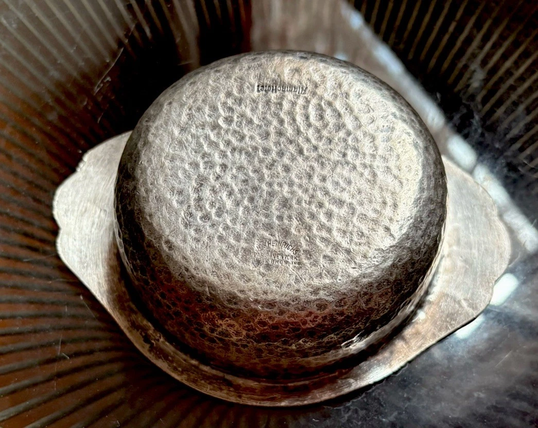 RARE ALAMAC HOTEL Antique JOS. HEINRICHS, Hammered Pot. - photo 2
