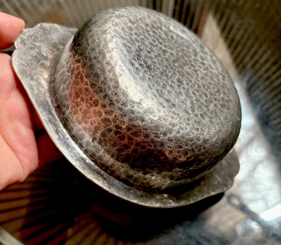 RARE ALAMAC HOTEL Antique JOS. HEINRICHS, Hammered Pot. - photo 3