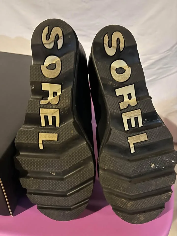 Worn Once. Sorel Joan of Arctic Wedge 2 Buckled Boots image indicator(3)