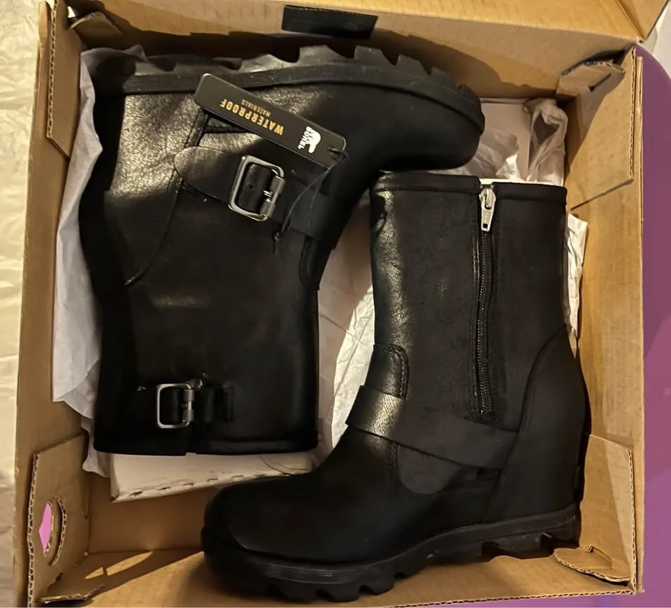 Worn Once. Sorel Joan of Arctic Wedge 2 Buckled Boots image indicator(5)