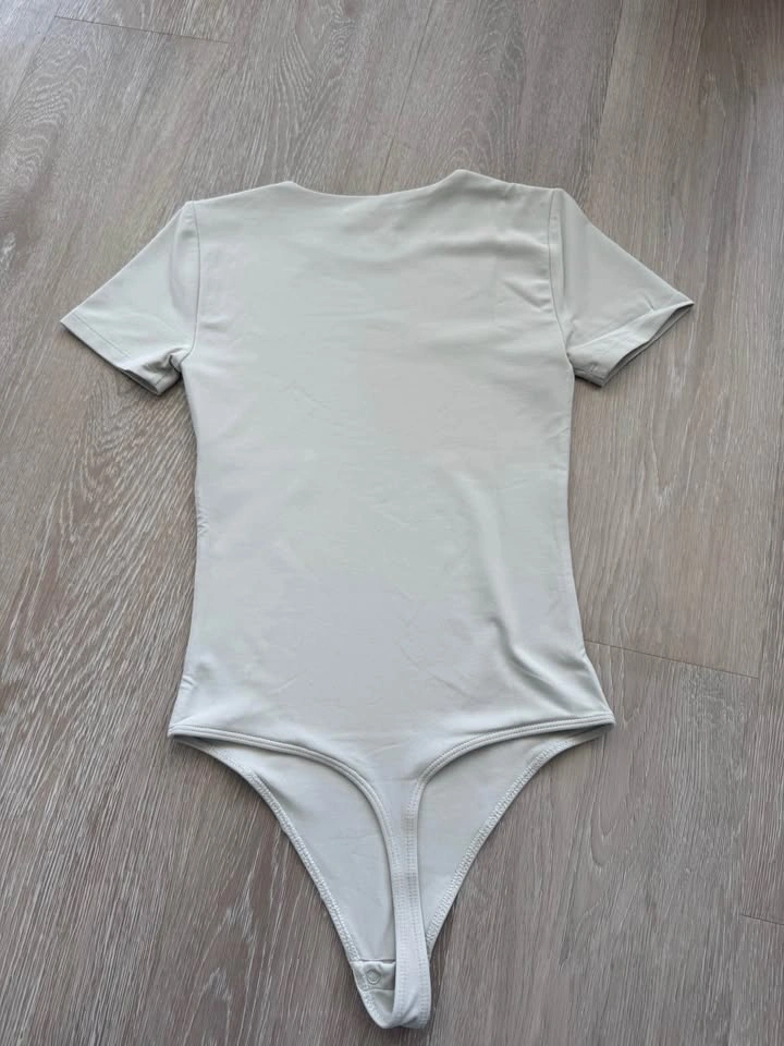 Aritzia Contour Bodysuit XS - photo 2