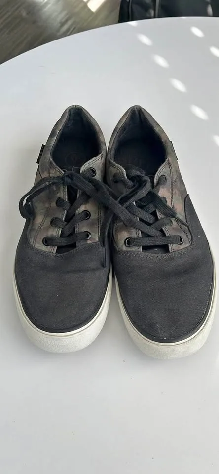 Volcom Camo Shoes Size 8.5