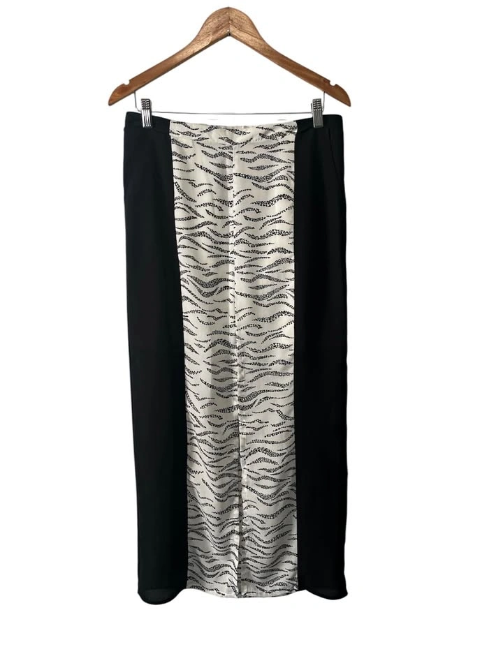 Kensie long skirt sz Small