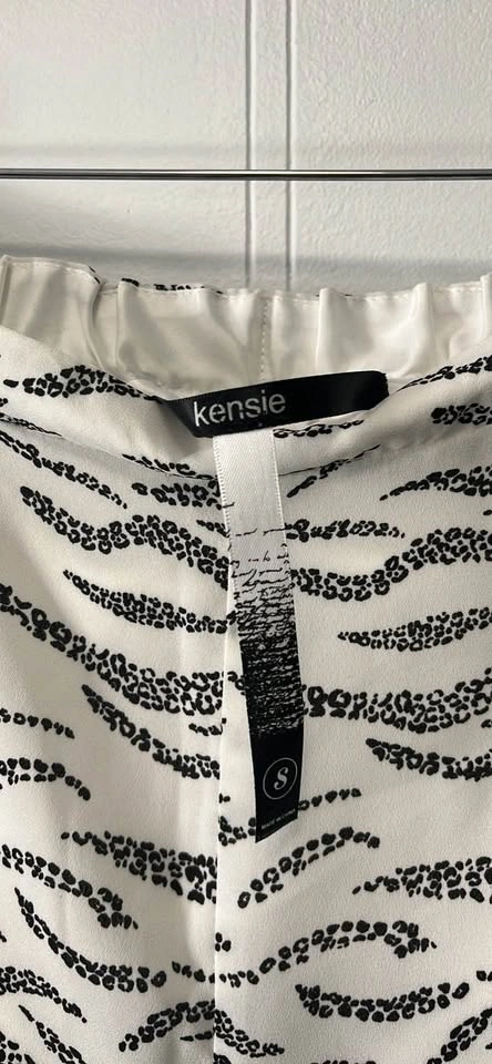 Kensie long skirt sz Small - photo 3