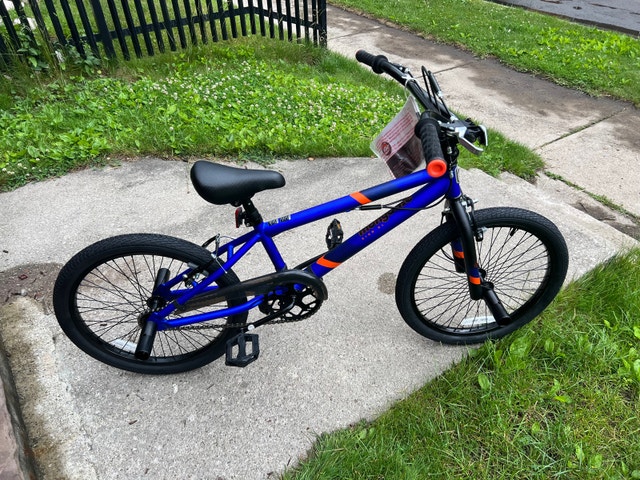 Mongoose 20" Blue BMX Trick Bike - Brand New