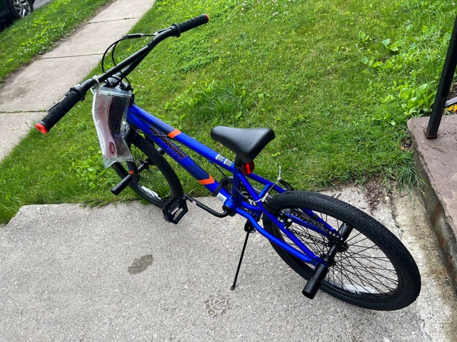 Mongoose 20" Blue BMX Trick Bike - Brand New - photo 3
