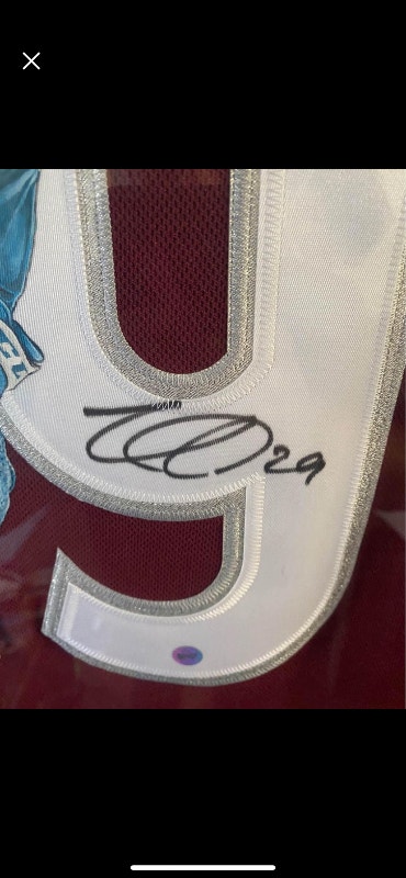 Nathan Mackinnon 1/1 Signed Hand Painted Jersey by Canadian Arti - photo 3