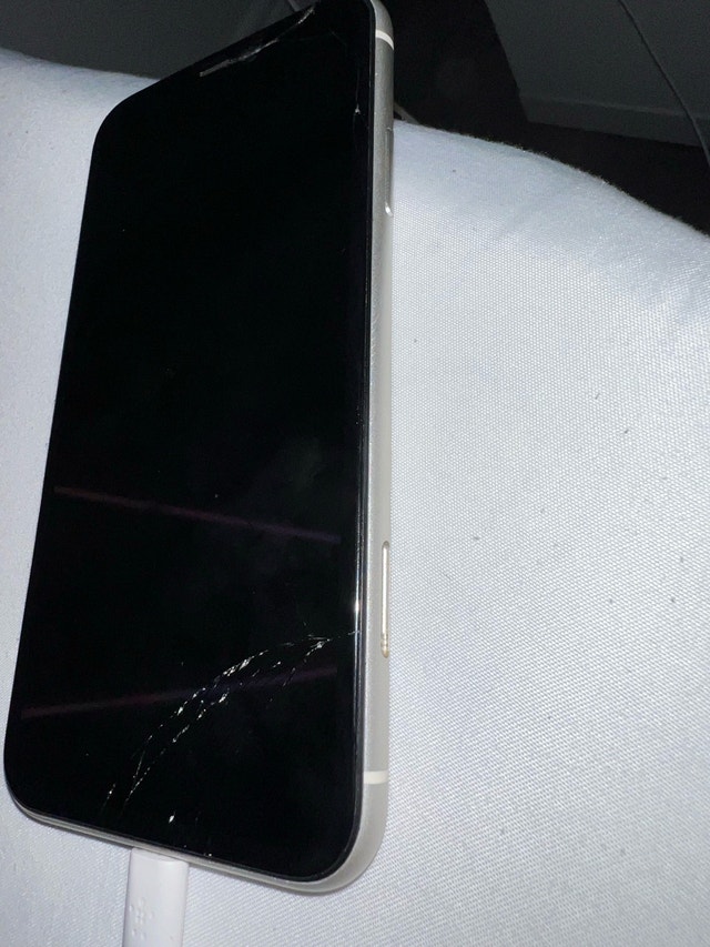 iPhone 11 - photo 2