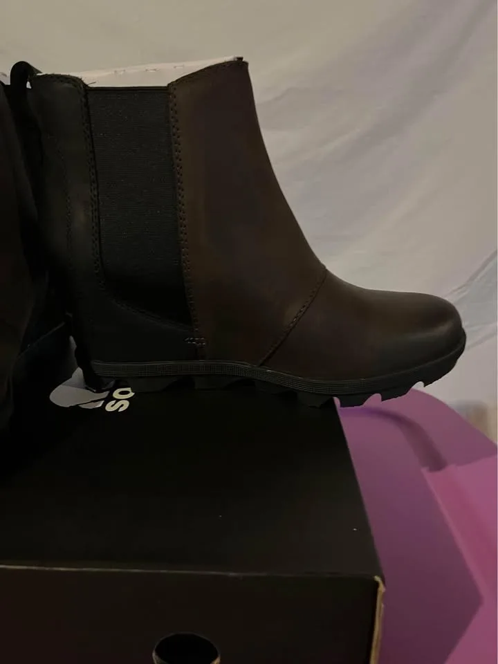 BNIB. Sorel Joan of Arctic Wedge 2 Chelsea Boots image indicator(4)