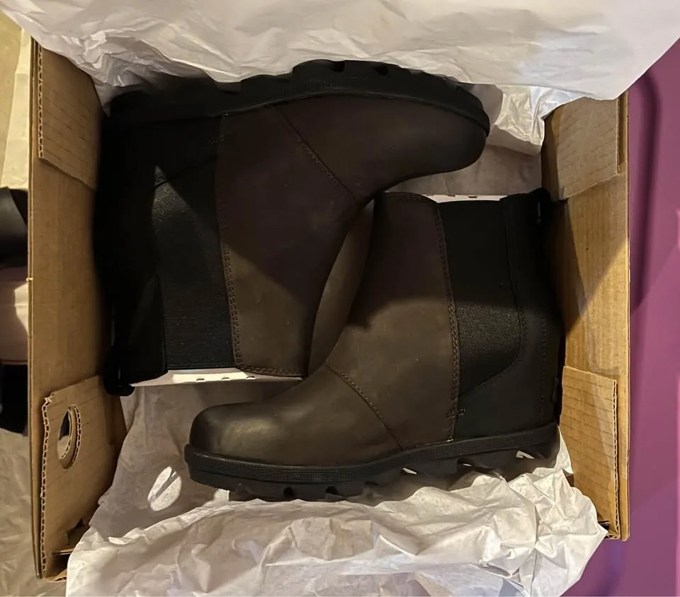 BNIB. Sorel Joan of Arctic Wedge 2 Chelsea Boots image indicator(7)