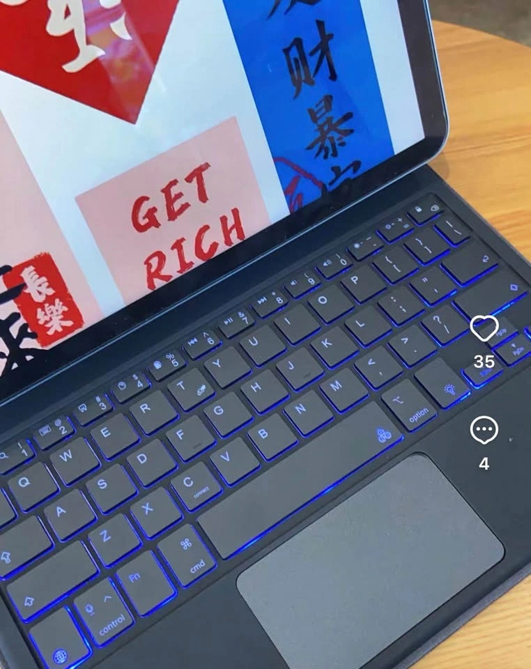 iPad Pro/Air 13 inch Smart Keyboard + Screen Protector - photo 2