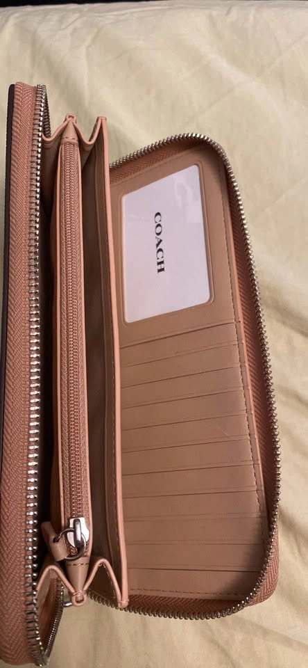 Brand new Coach Wallet - photo 3