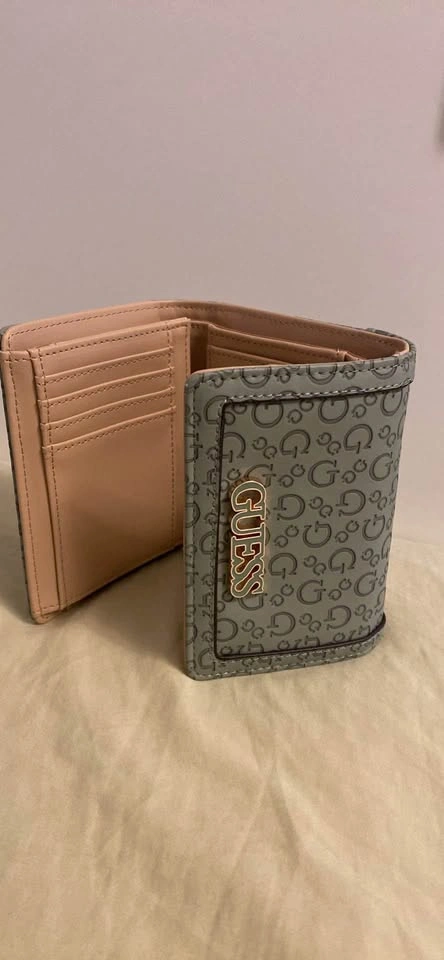 GUESS Wallet