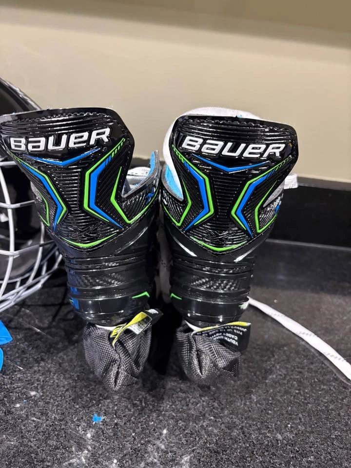 Youth Size Y9 Skates - photo 2