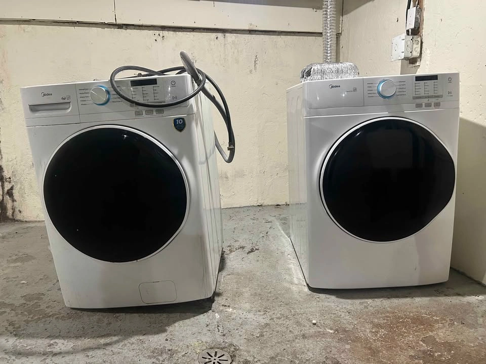 Midea Front Load Washer & Dryer Set - Excellent Condition $400 - photo 2