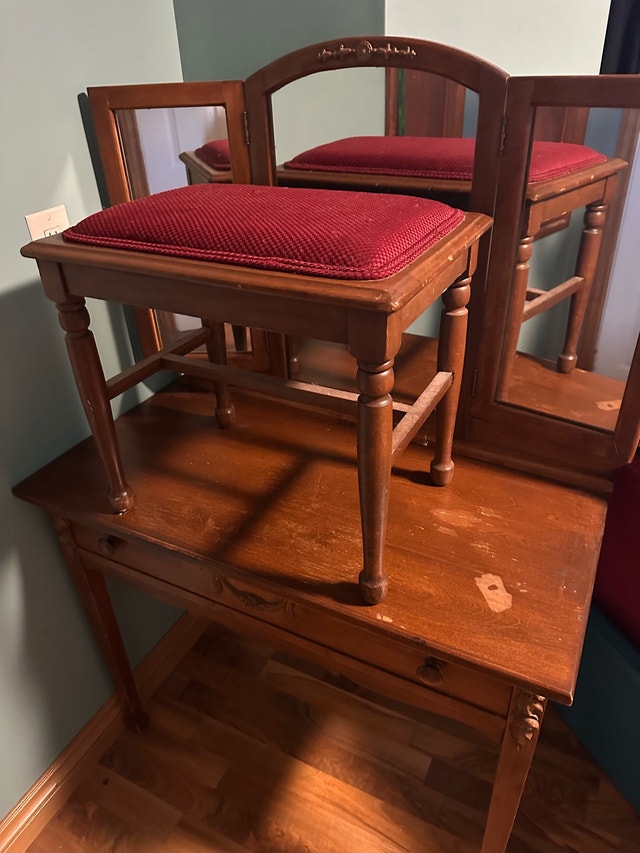Antique Vanity - photo 2