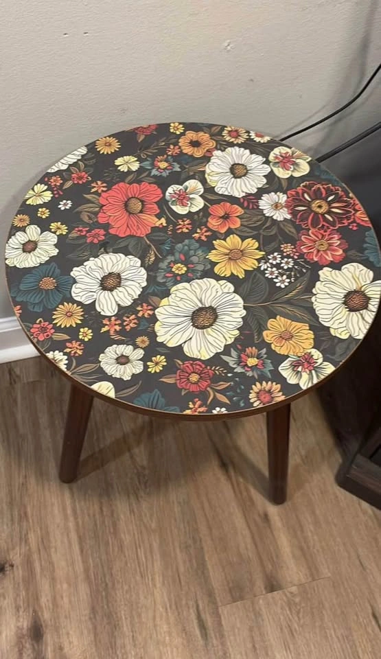 Floral Round Accent Table - photo 2