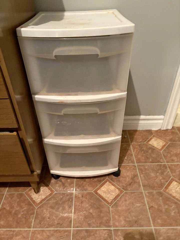 Clear 3 drawer stand