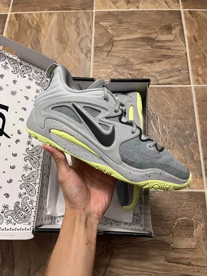 KD shoes size 10