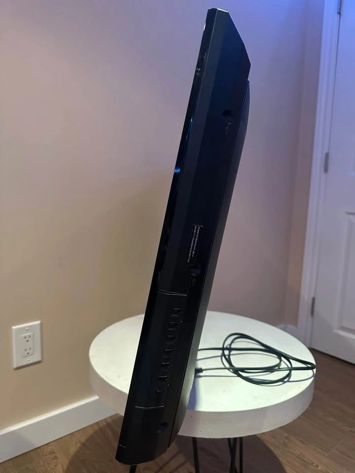 35 inch Insignia TV - photo 4