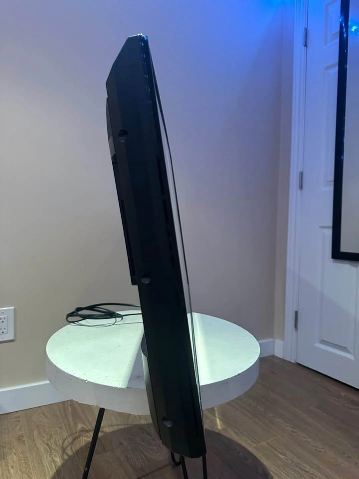 35 inch Insignia TV - photo 5