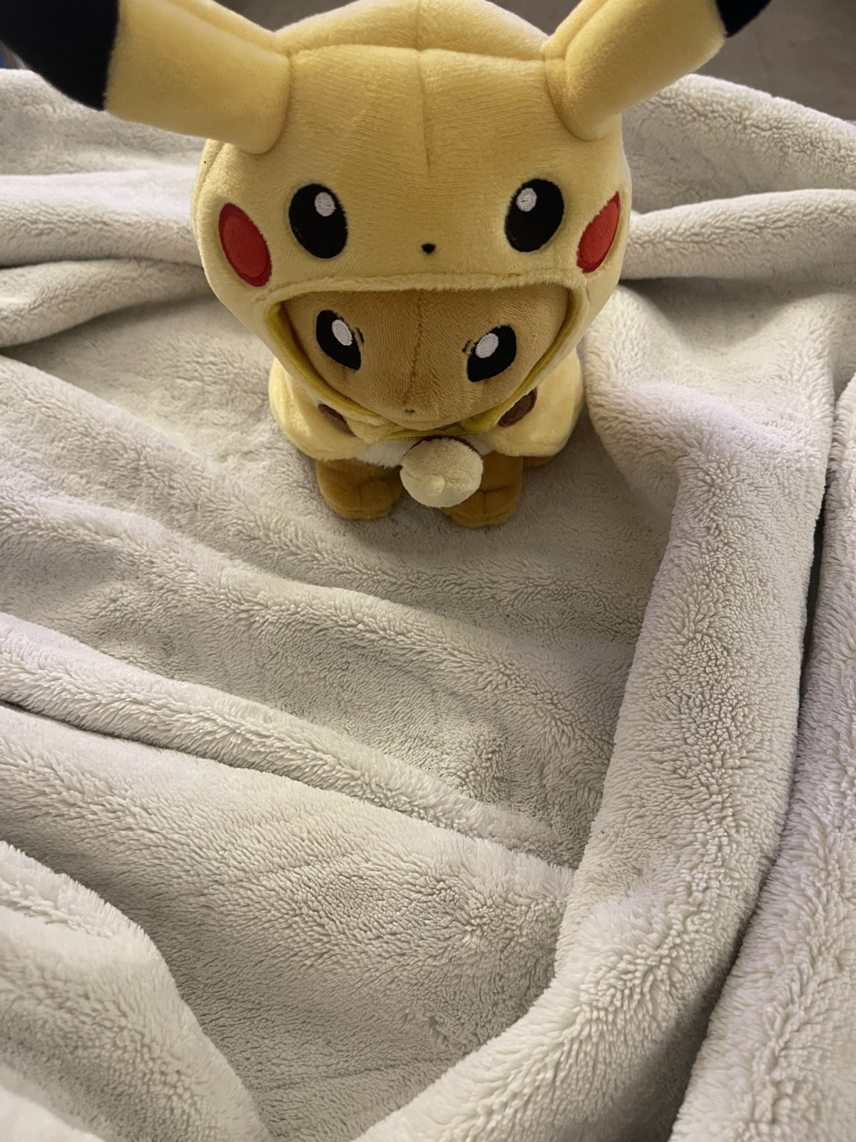 Pokemon Center Eevee Wearing Pikachu Cape 9" Plush - photo 5