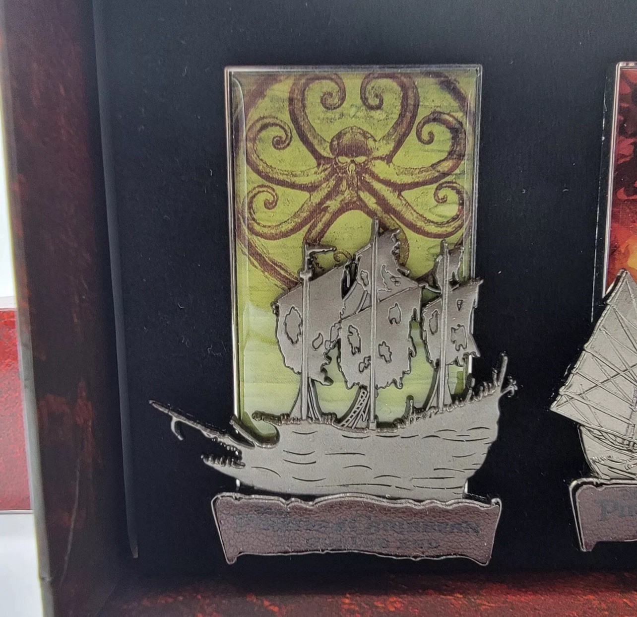 Disney Pirates Of The Caribbean At World’s End LE 1000 Pin Ships - photo 4