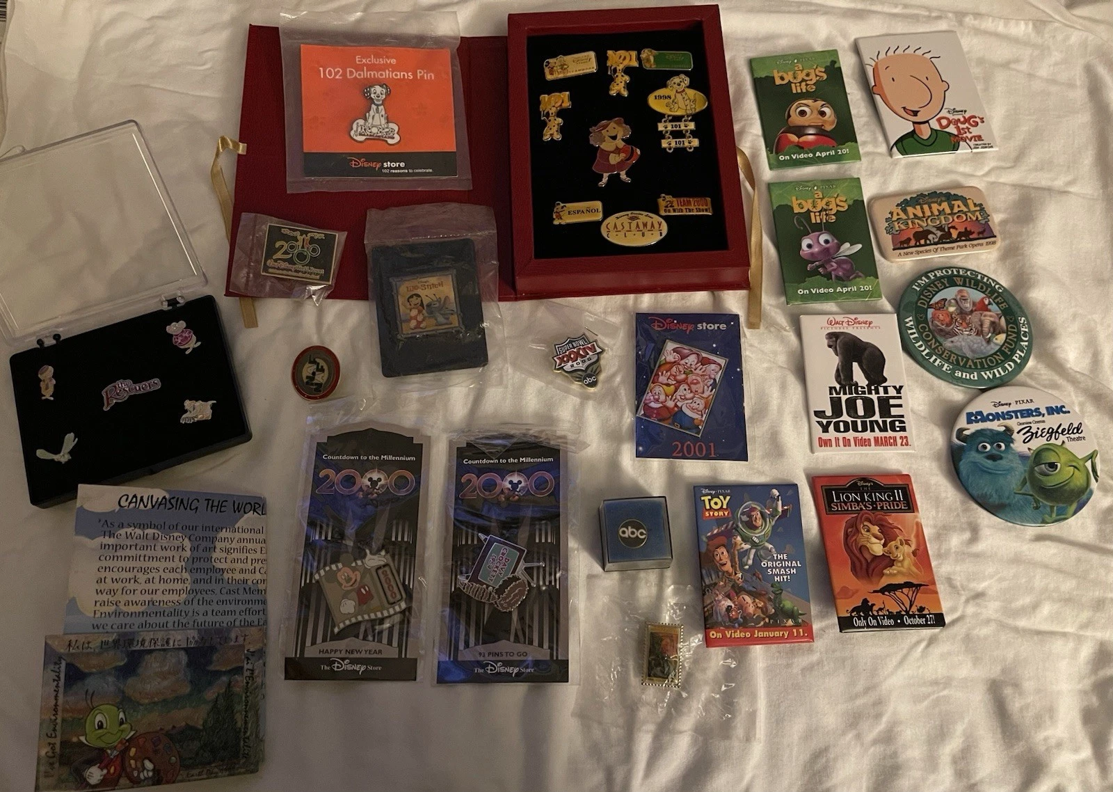 LOT of 34 DISNEY TRADING PINS Limited Edition & Vintage Pins - R