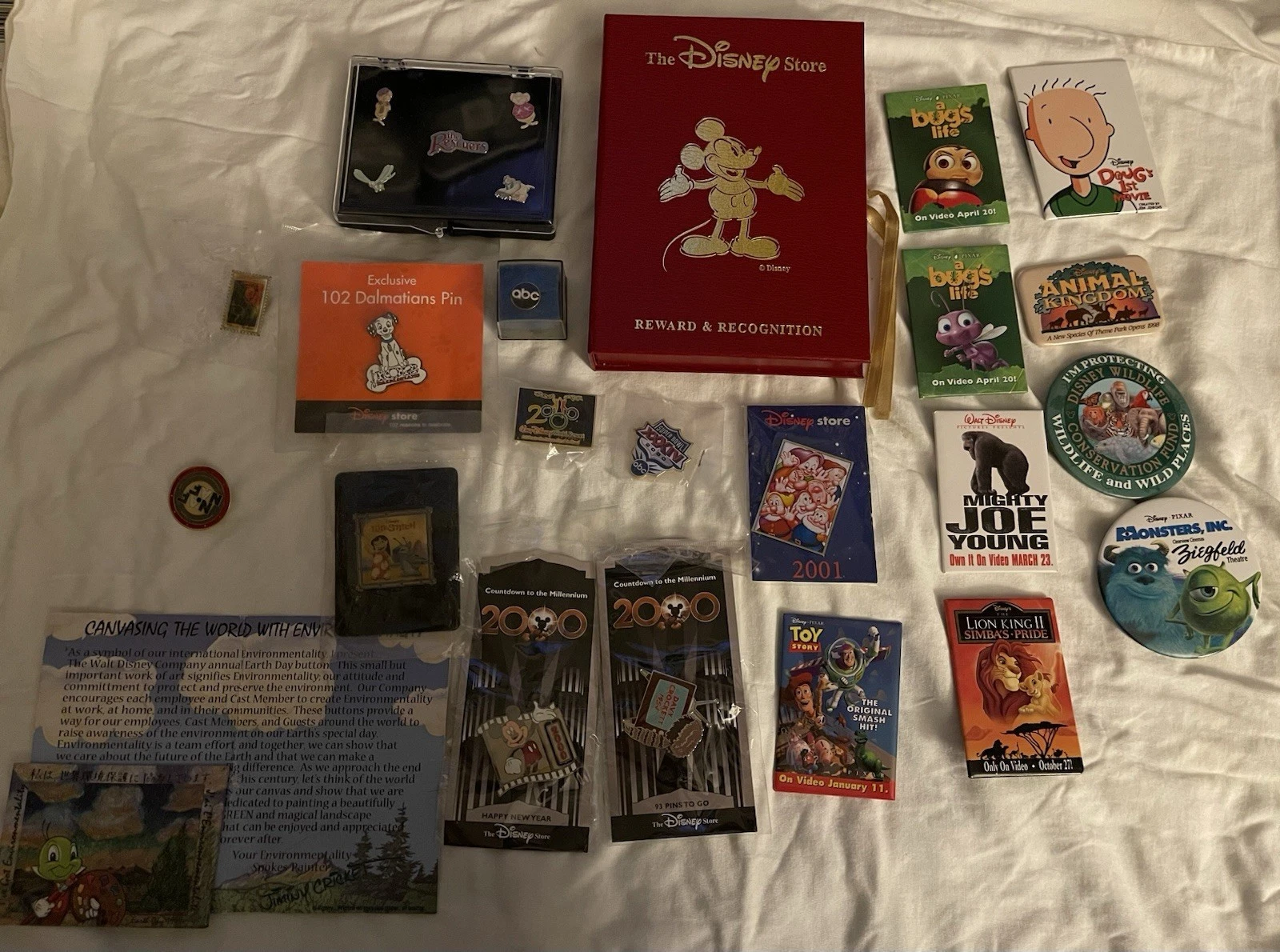 LOT of 34 DISNEY TRADING PINS Limited Edition & Vintage Pins - R - photo 2