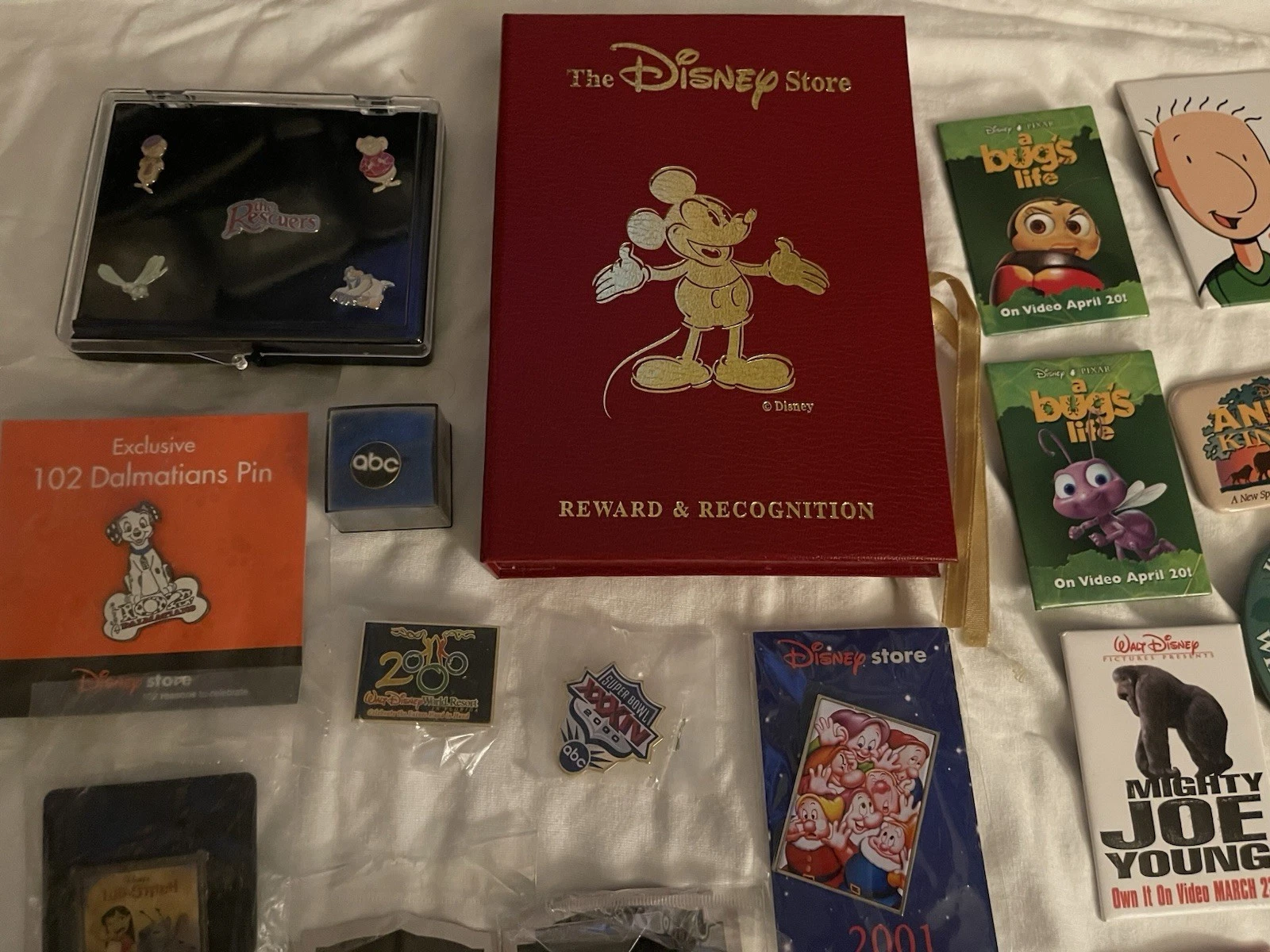 LOT of 34 DISNEY TRADING PINS Limited Edition & Vintage Pins - R - photo 3