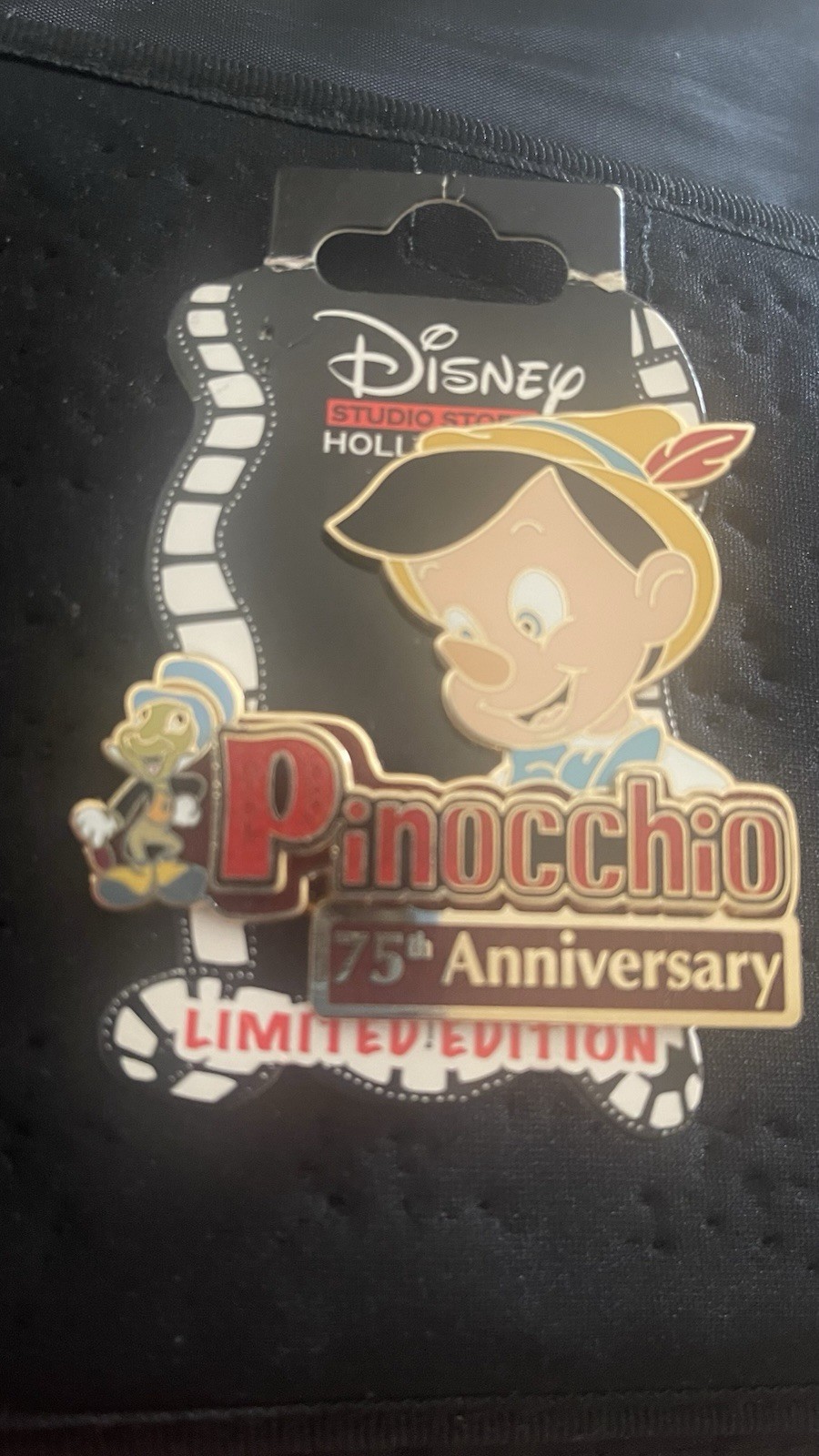 Disney Pinocchio & Jiminy 75th Anniversary Pin LE 300 - photo 3
