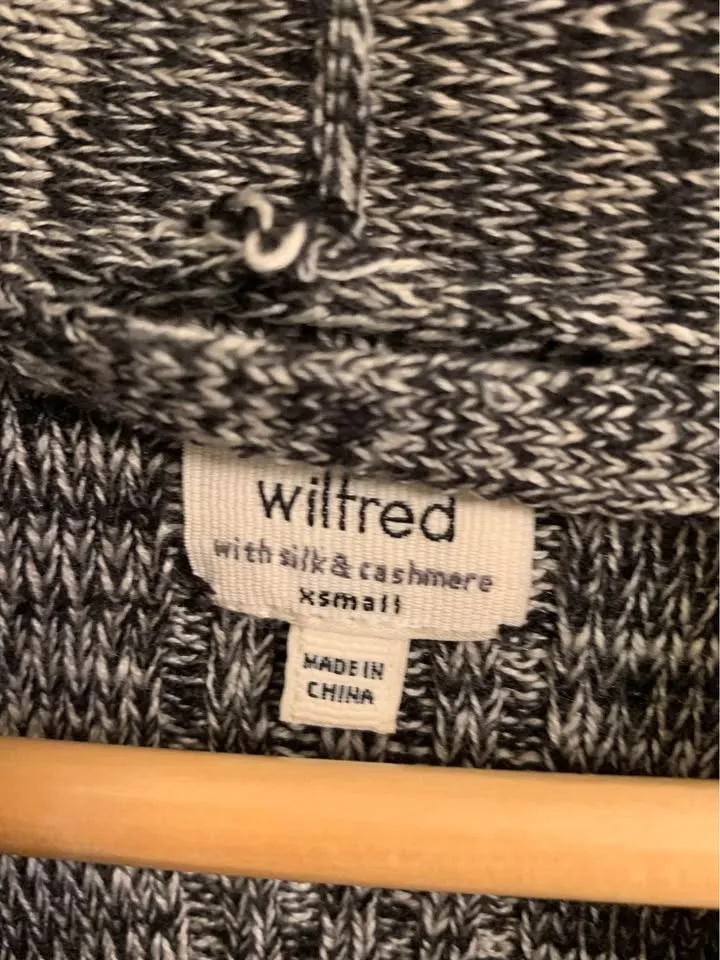Aritzia Wilfred Cardigan Sweater image indicator(3)