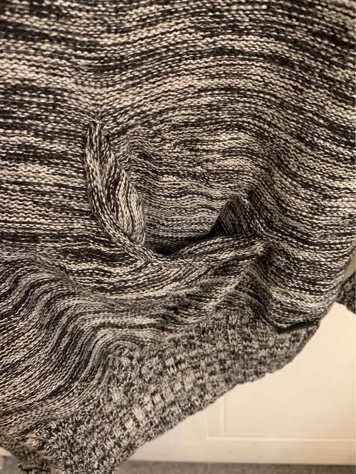 Aritzia Wilfred Cardigan Sweater image indicator(6)