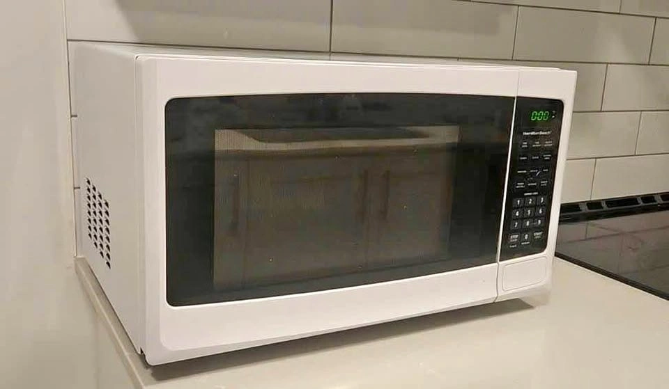 Hamilton Beach Compact Microwave