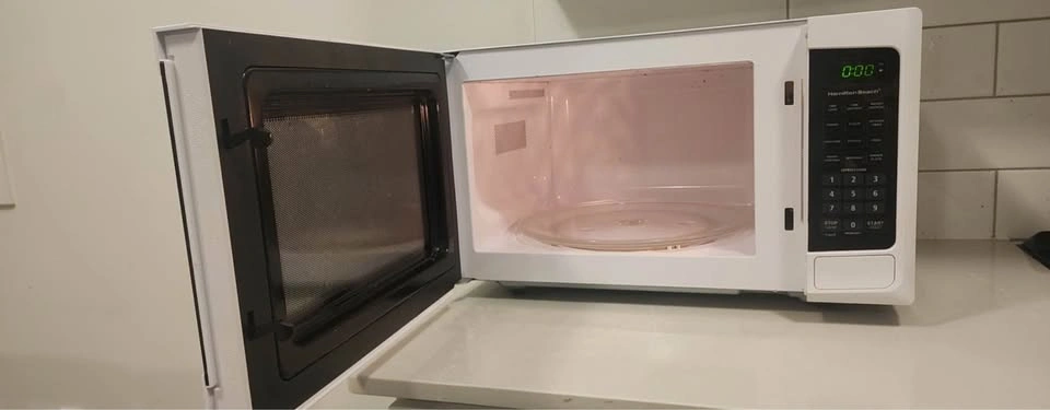 Hamilton Beach Compact Microwave - photo 2