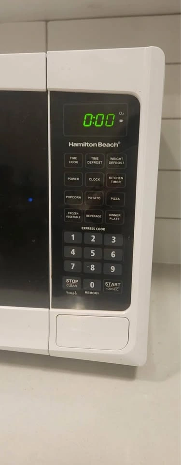 Hamilton Beach Compact Microwave - photo 3