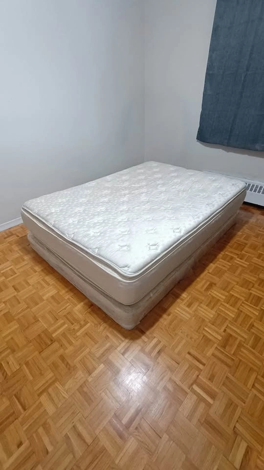 Queen Size Bed - photo 2