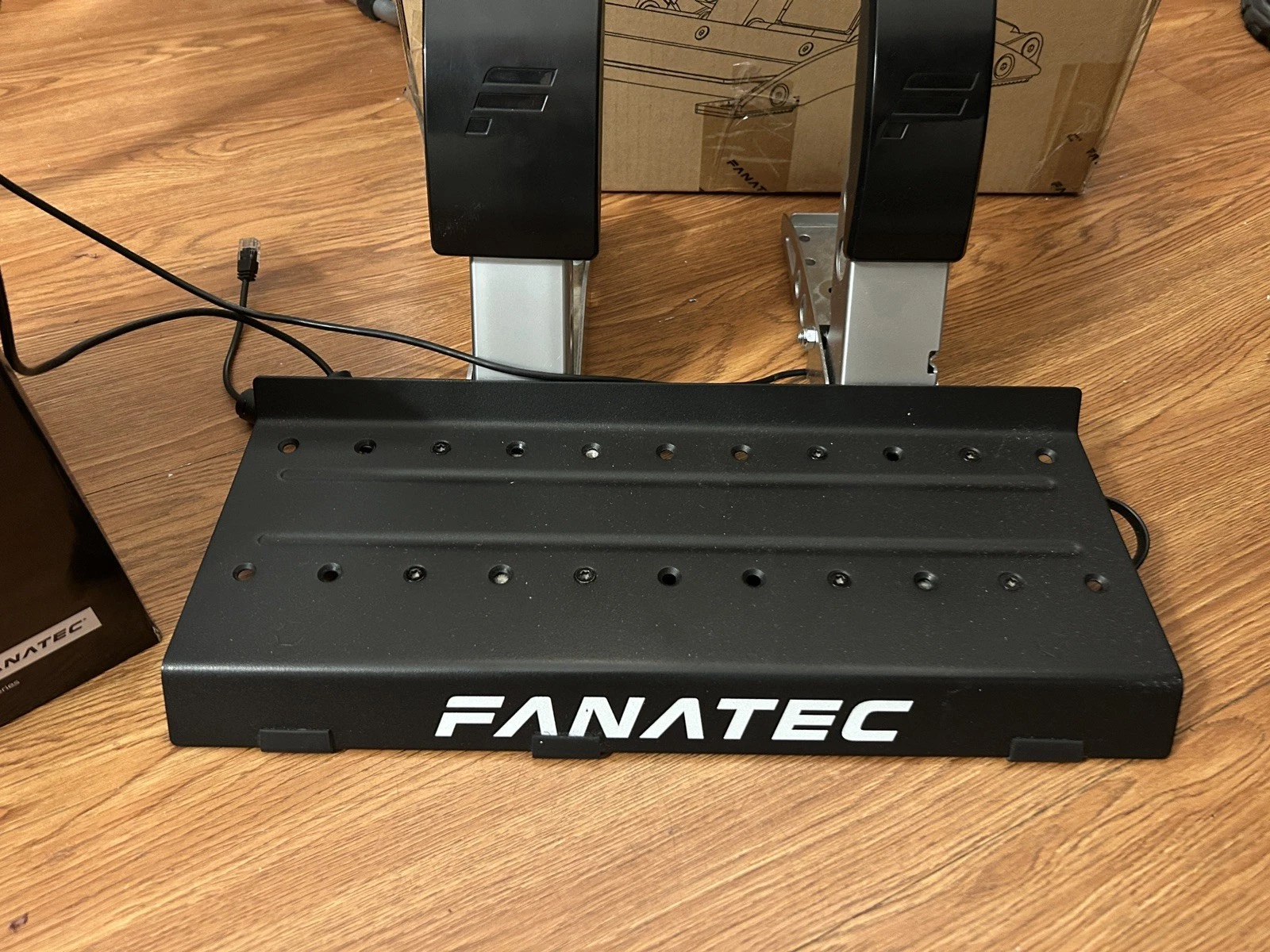 Fanatec DD Pro 8nm Wheel, Monitor, Pedals, Steering - photo 4