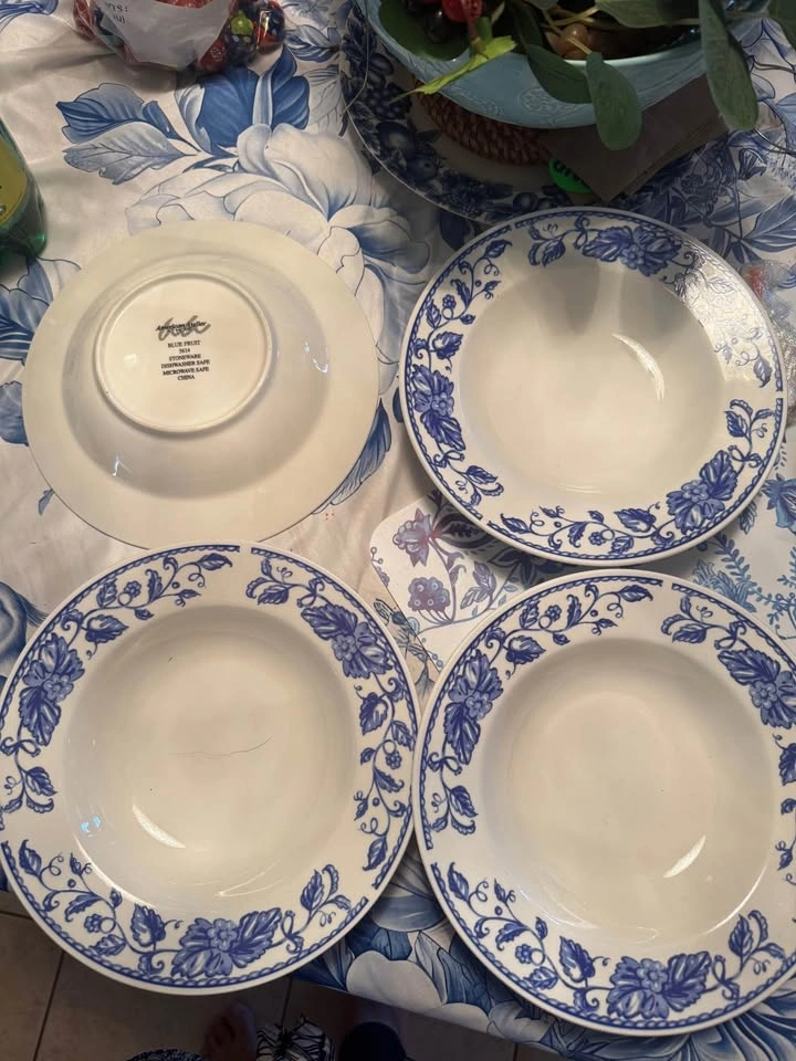 Beautiful White & Blue Floral Soup Plates - photo 3