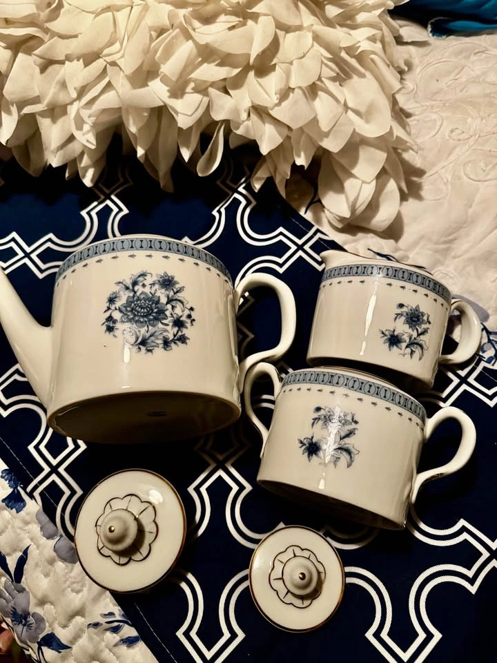 VISTA ALEGRE Portugal Teapot, Creamer, Sugar Bowl - photo 5